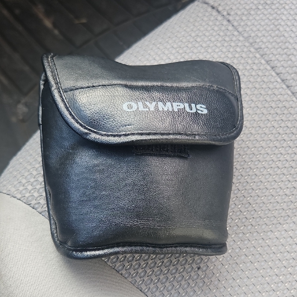 Olympus Black Binoculars with Case - Picture 2 of 7